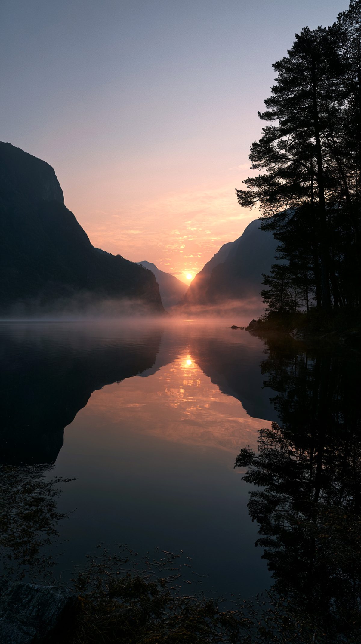 Sonnenaufgang über dem Fjord – Sinnbild der neuen Welt nach Ragnarök