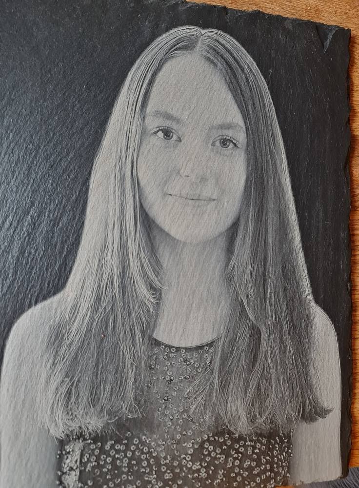 Fotogravur eines Porträts auf Naturschiefer