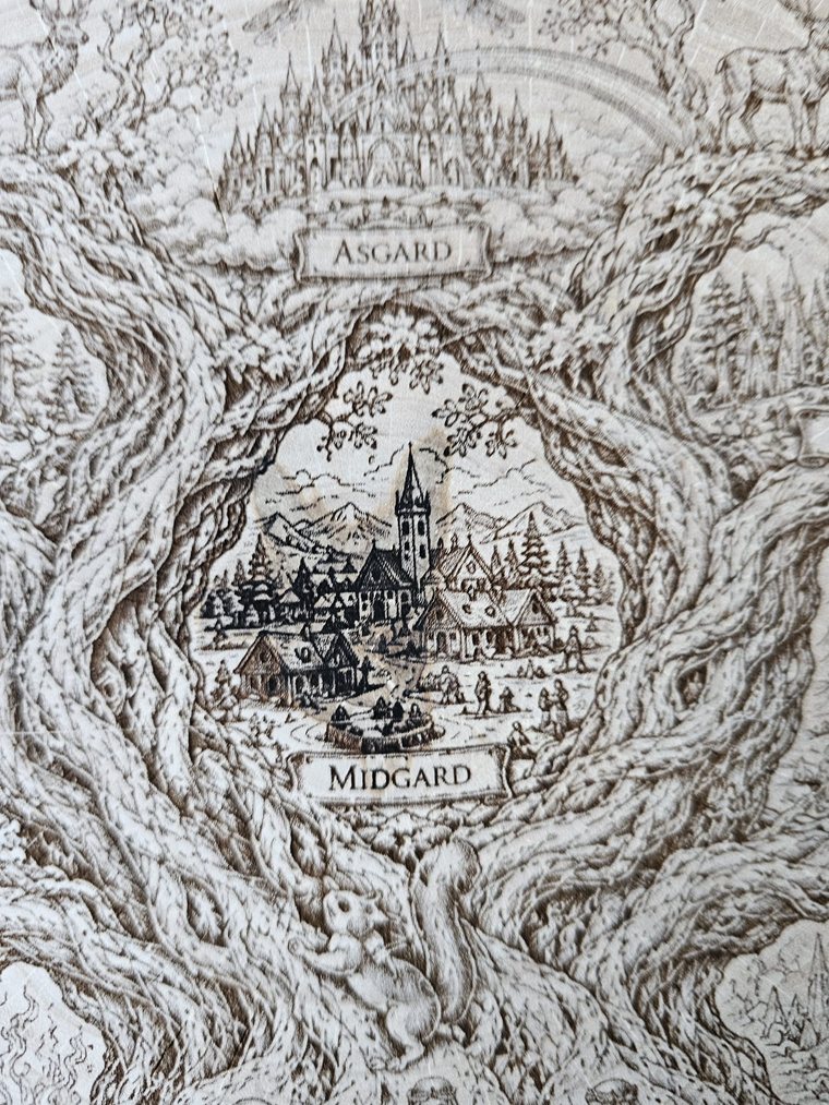 Detail der Baumscheibe: Asgard über Midgard