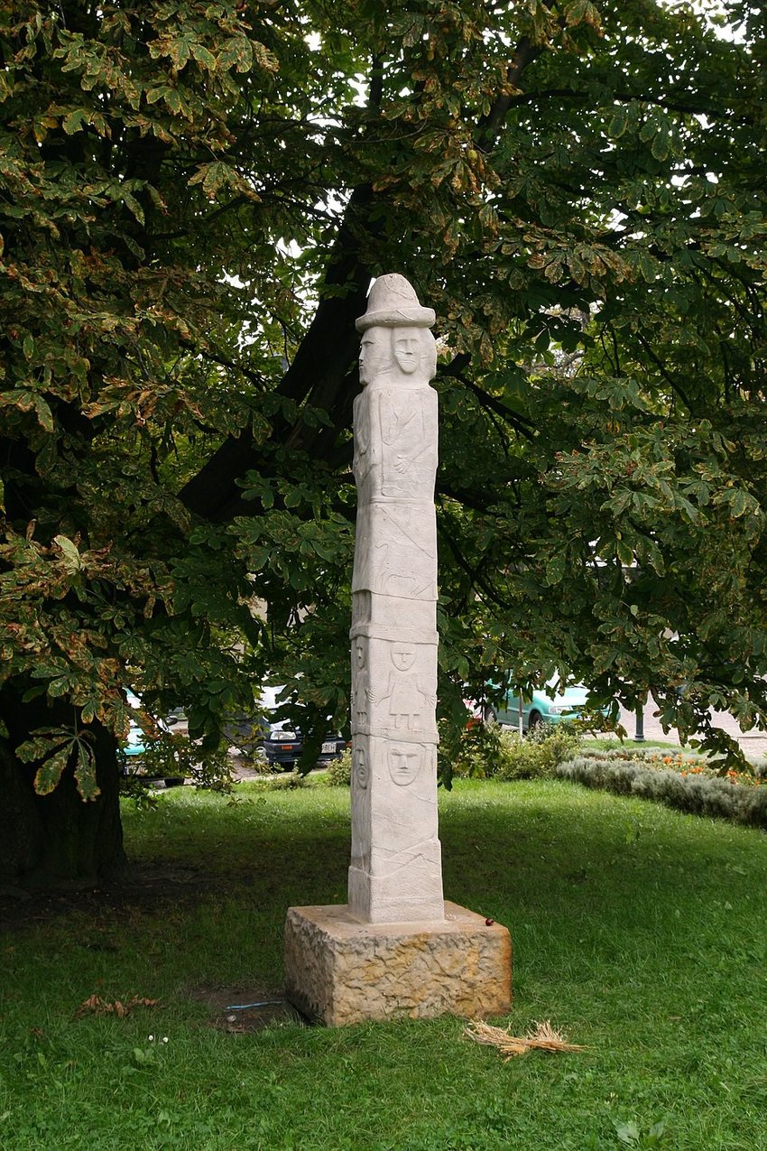 Viergesichtiges Zbrucz-Idol im Museum Krakau